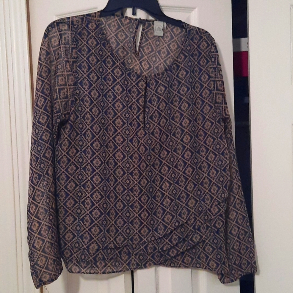 Navy and tan flowy top